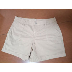 St. John's Bay Women's Kahki Shorts Size 12. FREE SHIPPING